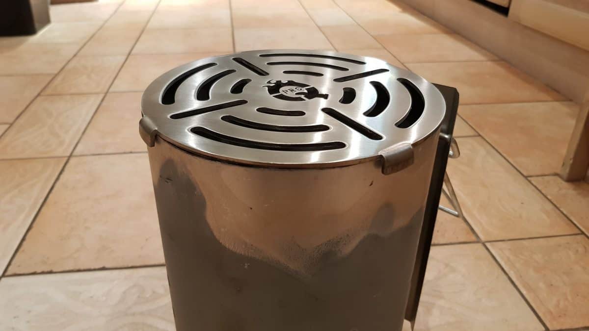 Aan afterburner charcoal chimney grate for searing steak, sitting on the star.