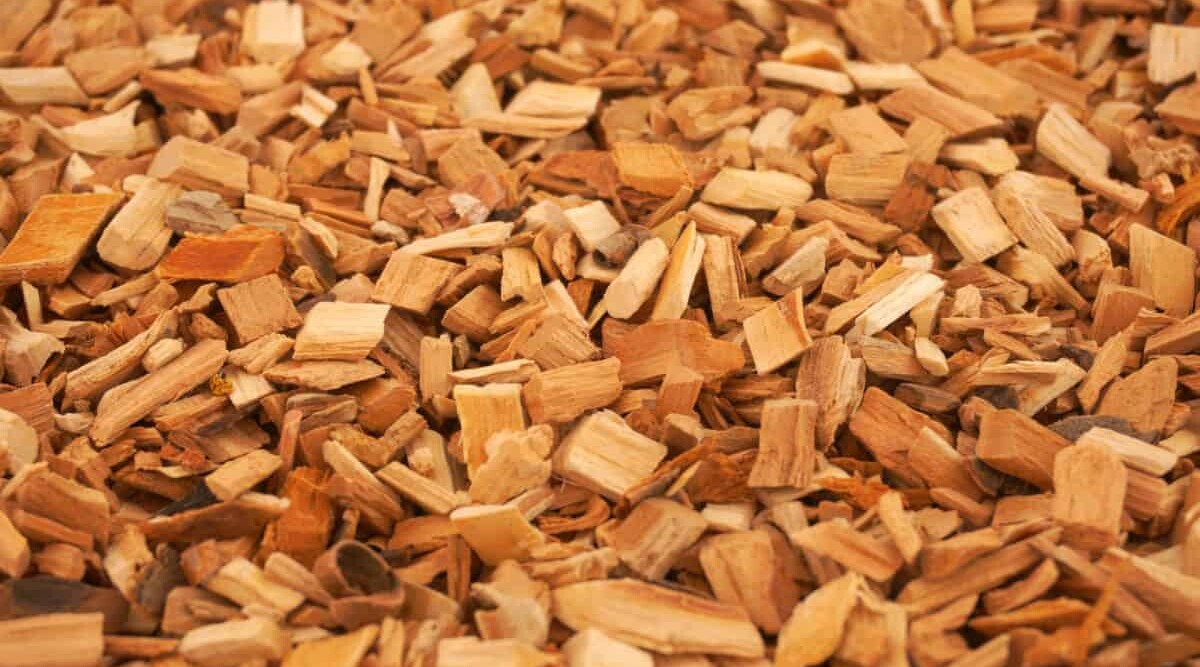 How to Use Wood Chips for Smoking On a Charcoal or Gas Grill