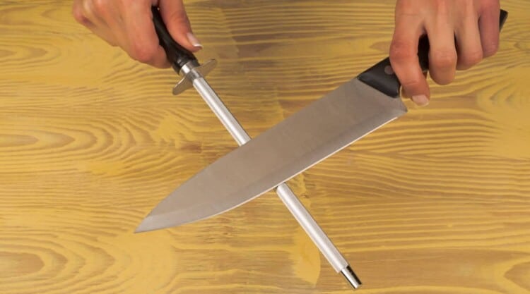 Process to sharpen knife using sharpening rod