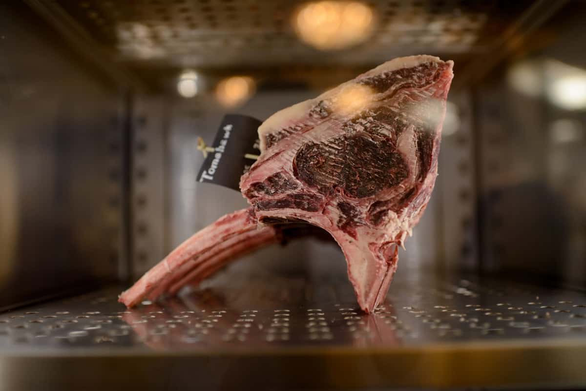 dry aging a tomahawk in a fridge at home