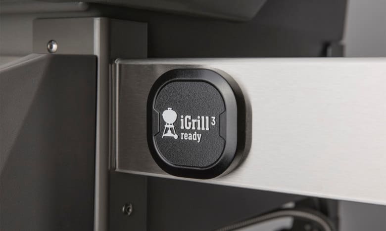 Close up of Weber Spirit II E-310 badge saying iGrill3 Re.
