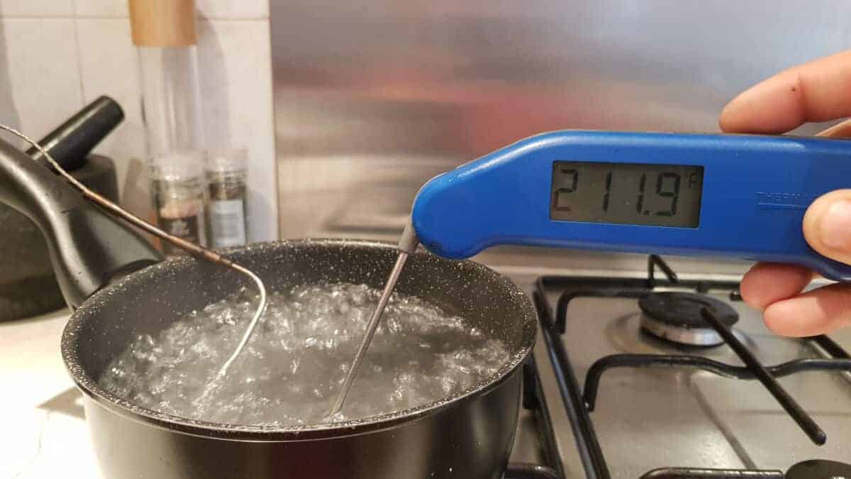 Thermapen MK3 reading 211.9F while inserted into boiling wa.