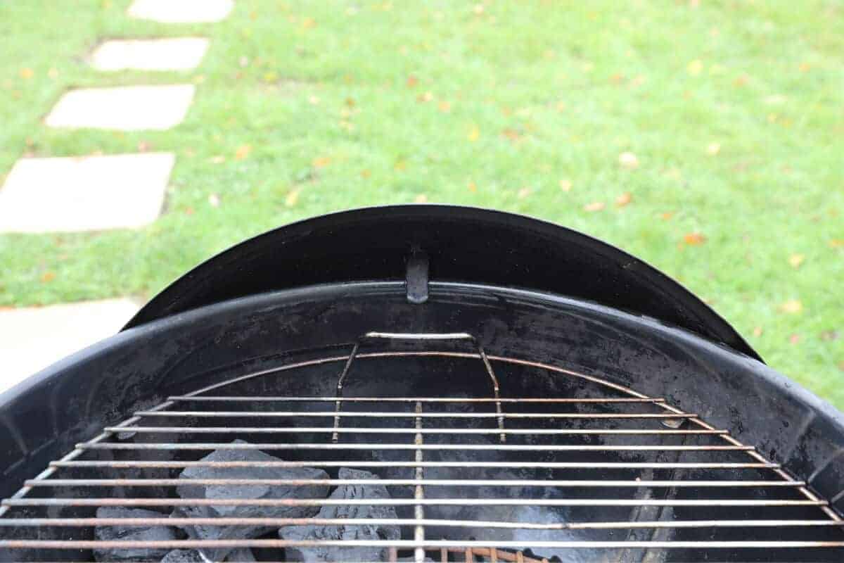 The hook on inner lid of a Weber kettle, for hanging on the b.