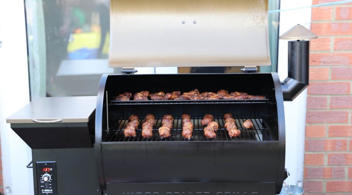 moinks and wings inside a Z grills 700D pellet smoker.