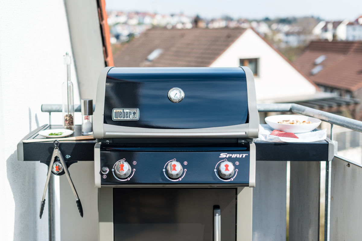  Weber 3 burner gas grill with the lid closed on a balc.