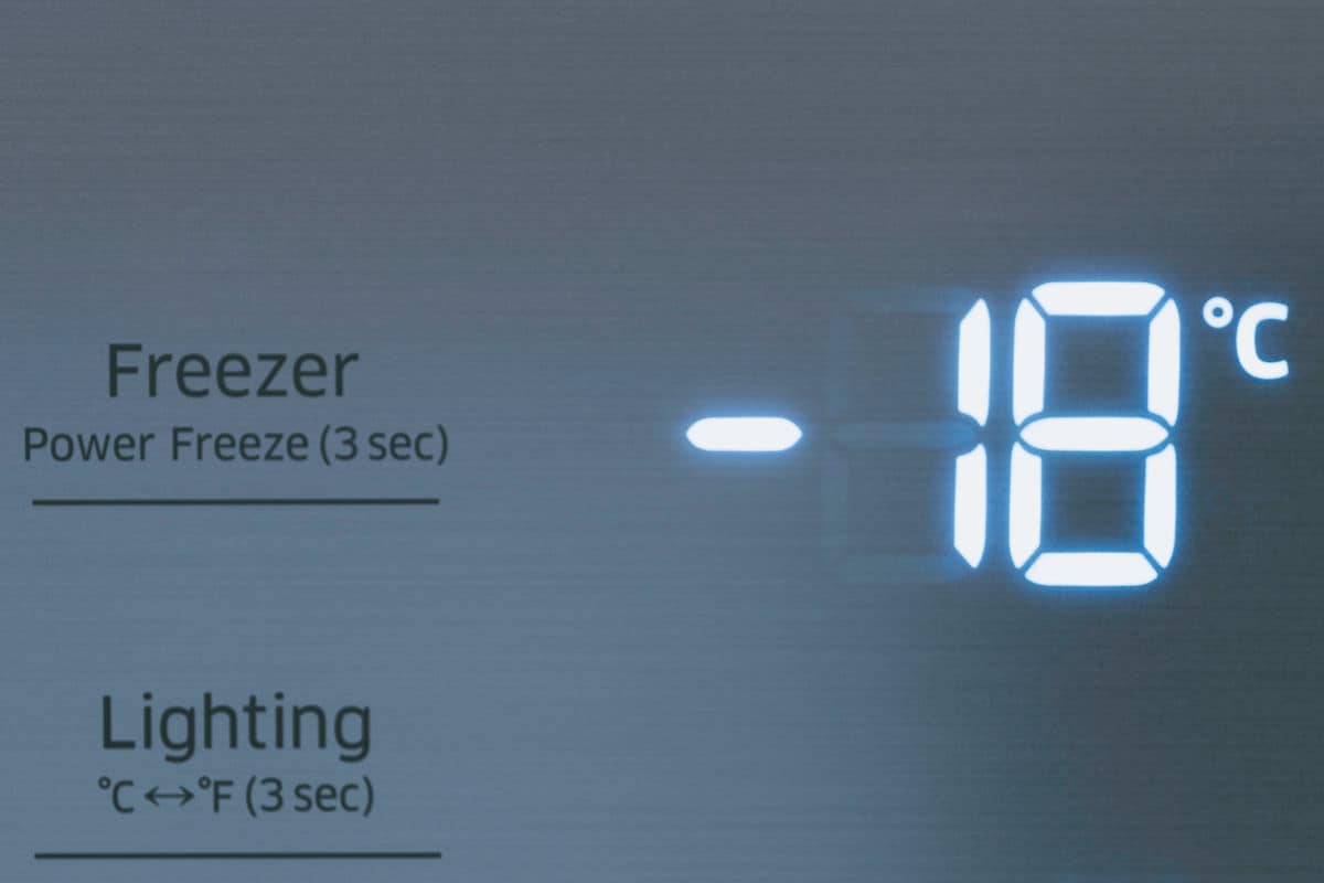 freezer temperature digital display showing -.