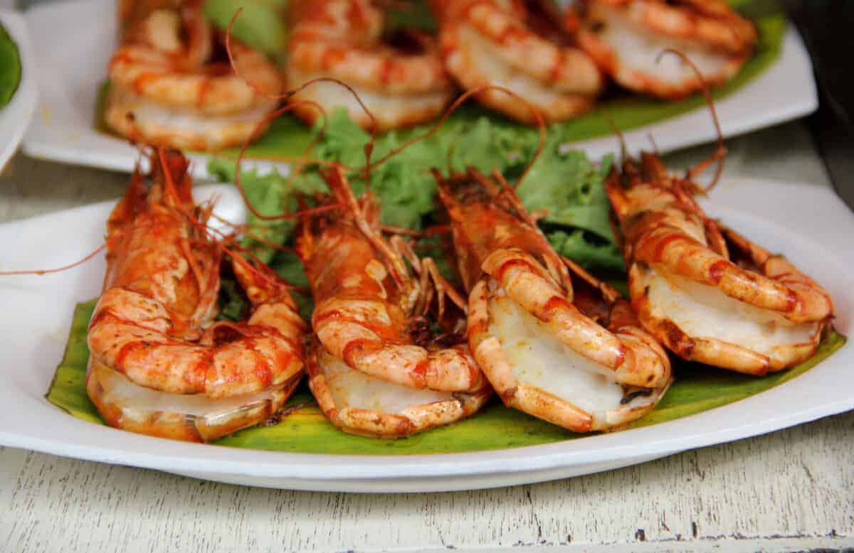 Smoked shrimp on a banana leaf on a pl.