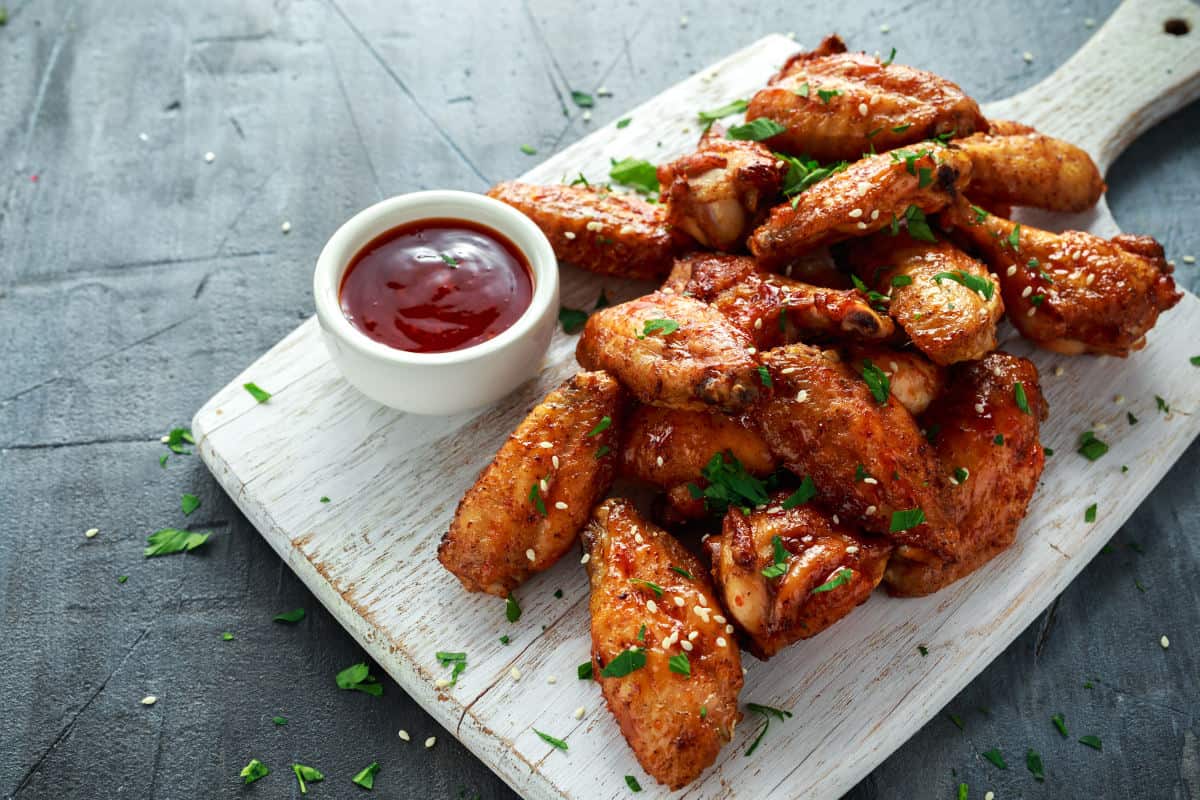 How to Reheat Chicken Wings For Crispy Skin, Best Taste ...