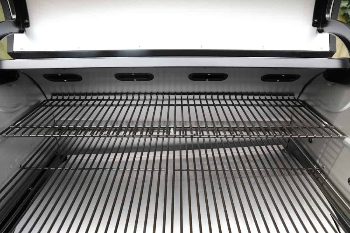 z grills 11002b with lid open, showing the upper and lower grates