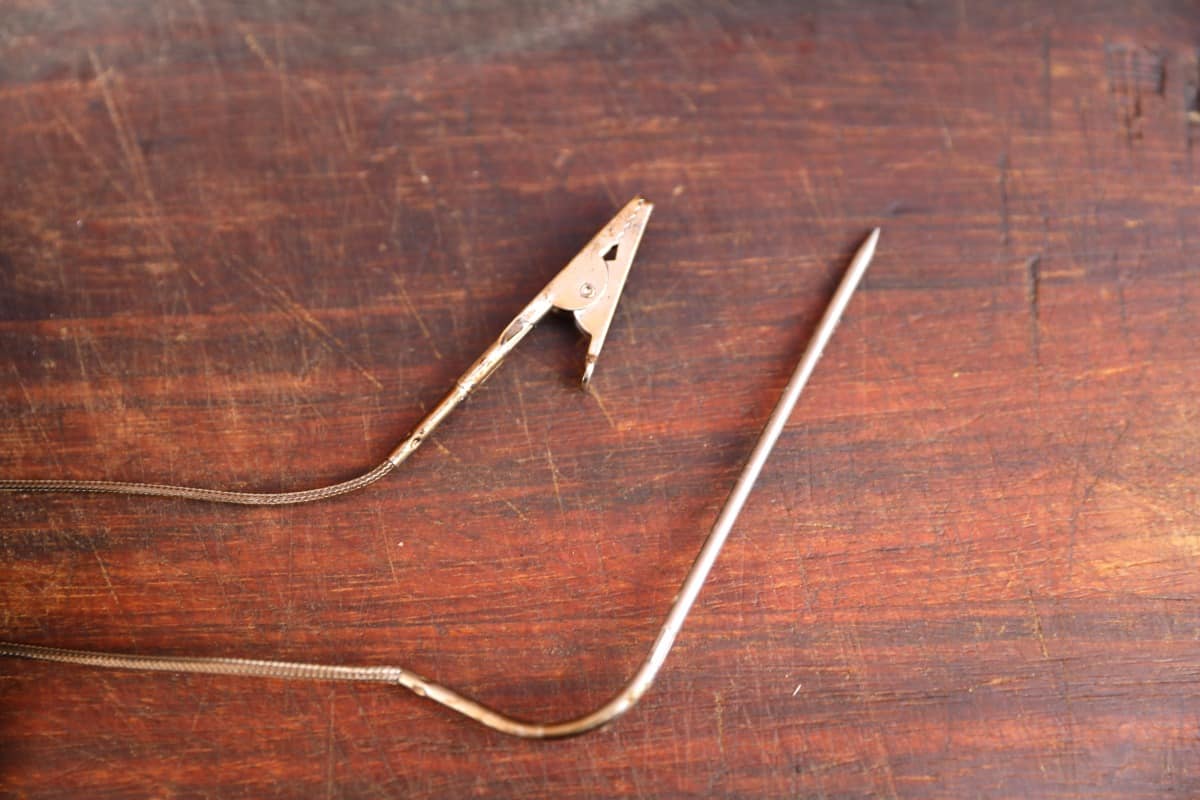 Close up of the UltraQ controllers pit and food probes on a wooden cutting bo.