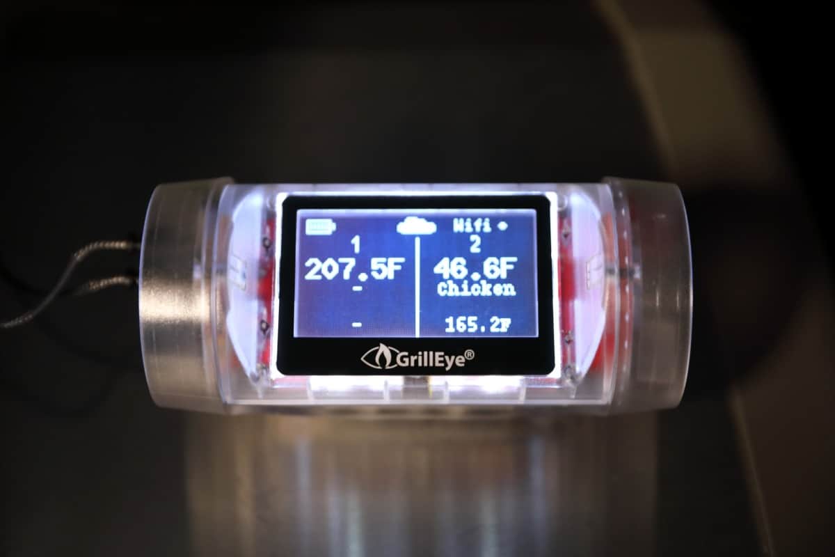 Grilleye Max thermometer at night, showing its well backlit disp.