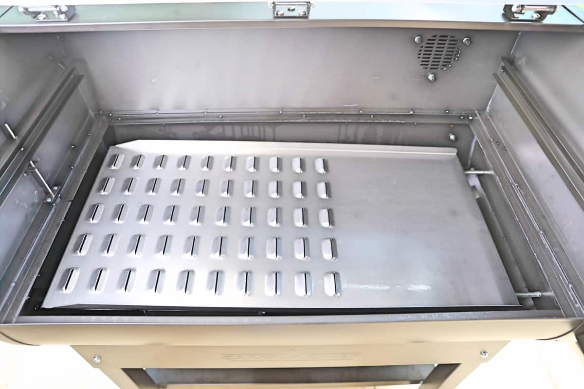 Close up of Camp Chef Woodwind Wi-Fi 36 main heat diffuser