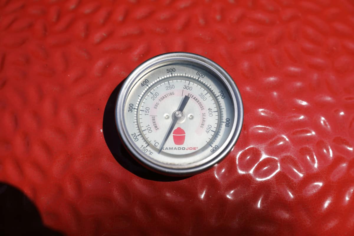 Close up of the KJ Big Joe III lid thermometer gauge