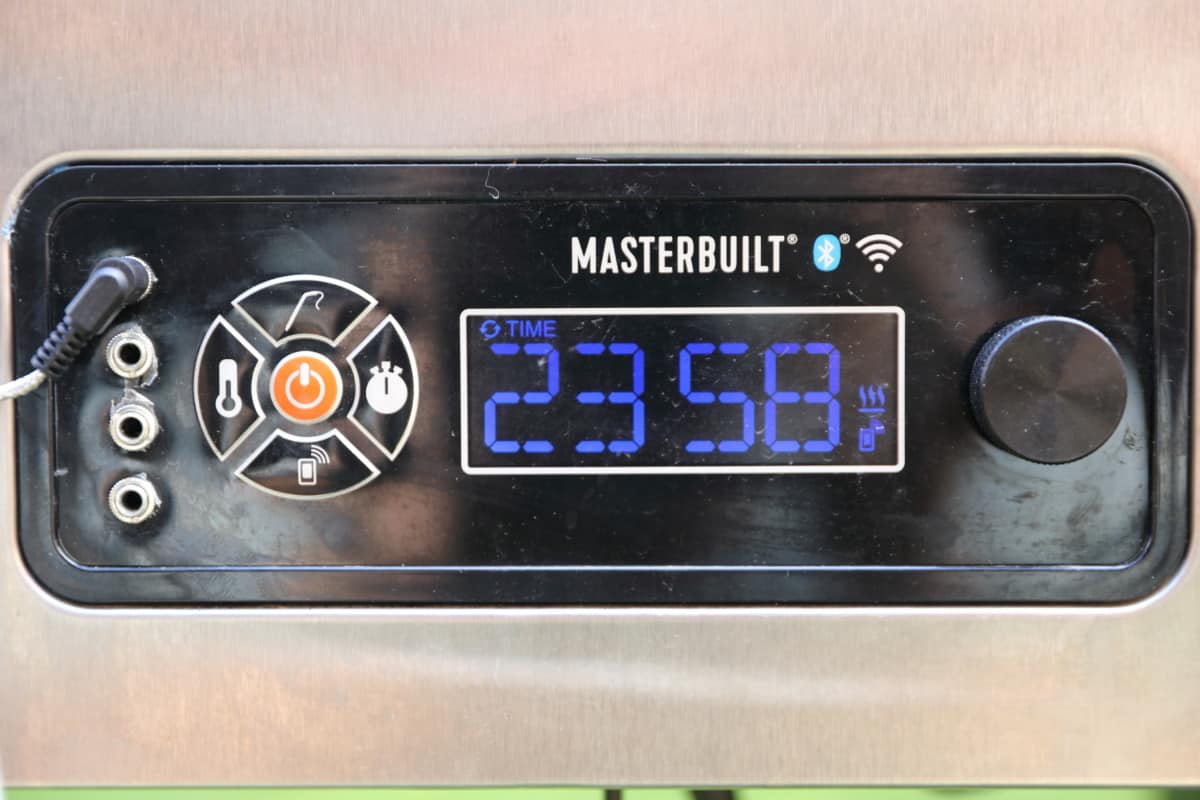 Masterbuilt gravity series controlelr displaying 23hrs and 58mins.
