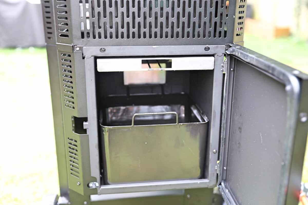 Masterbuilt gravity series ash bin door ope.