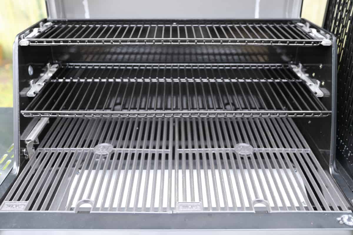 Close up of Masterbuilt gravity series upper grates