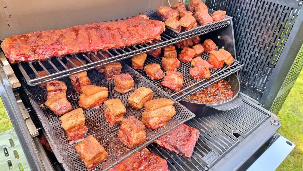 Ribs, PBBEs and pit beans in a Masterbuilt Gravity Series.
