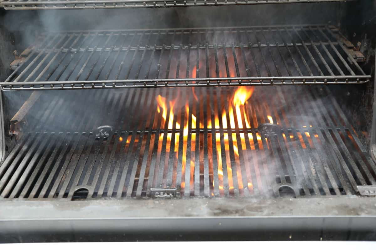 A small grease fire inside the Masterbuilt gravity series grill