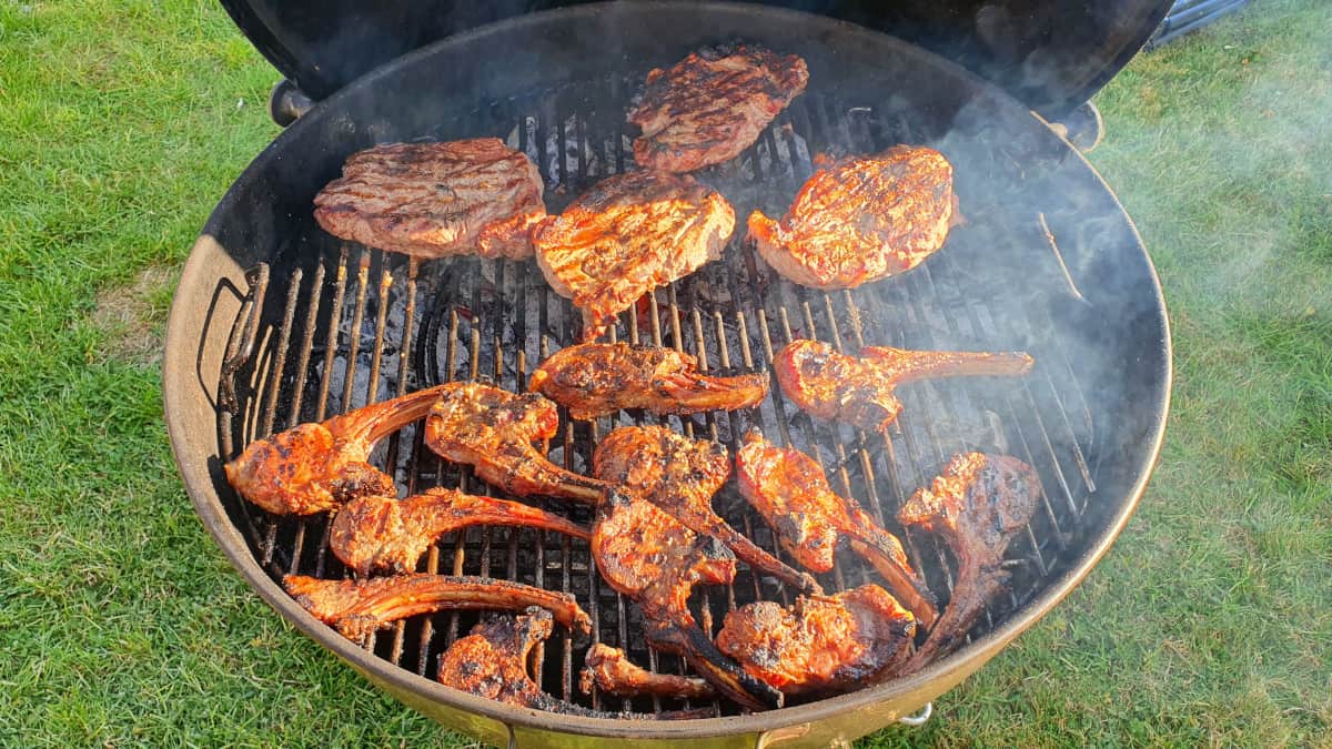 Steaks and lamb chops on the Weber Master Touch gr.