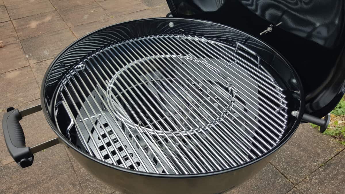Close up shot of the Weber Master Touch with the lid open