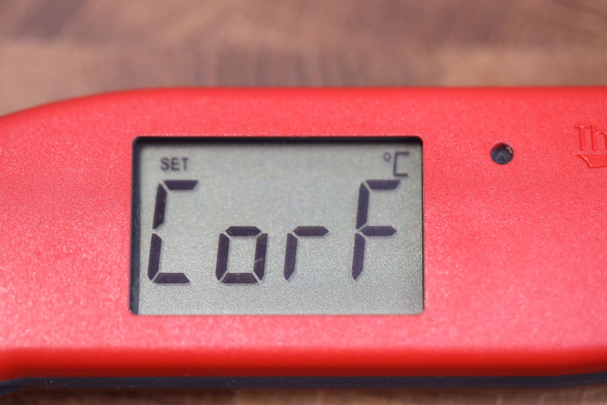 Thermoworks Thermapen One displaying C or F