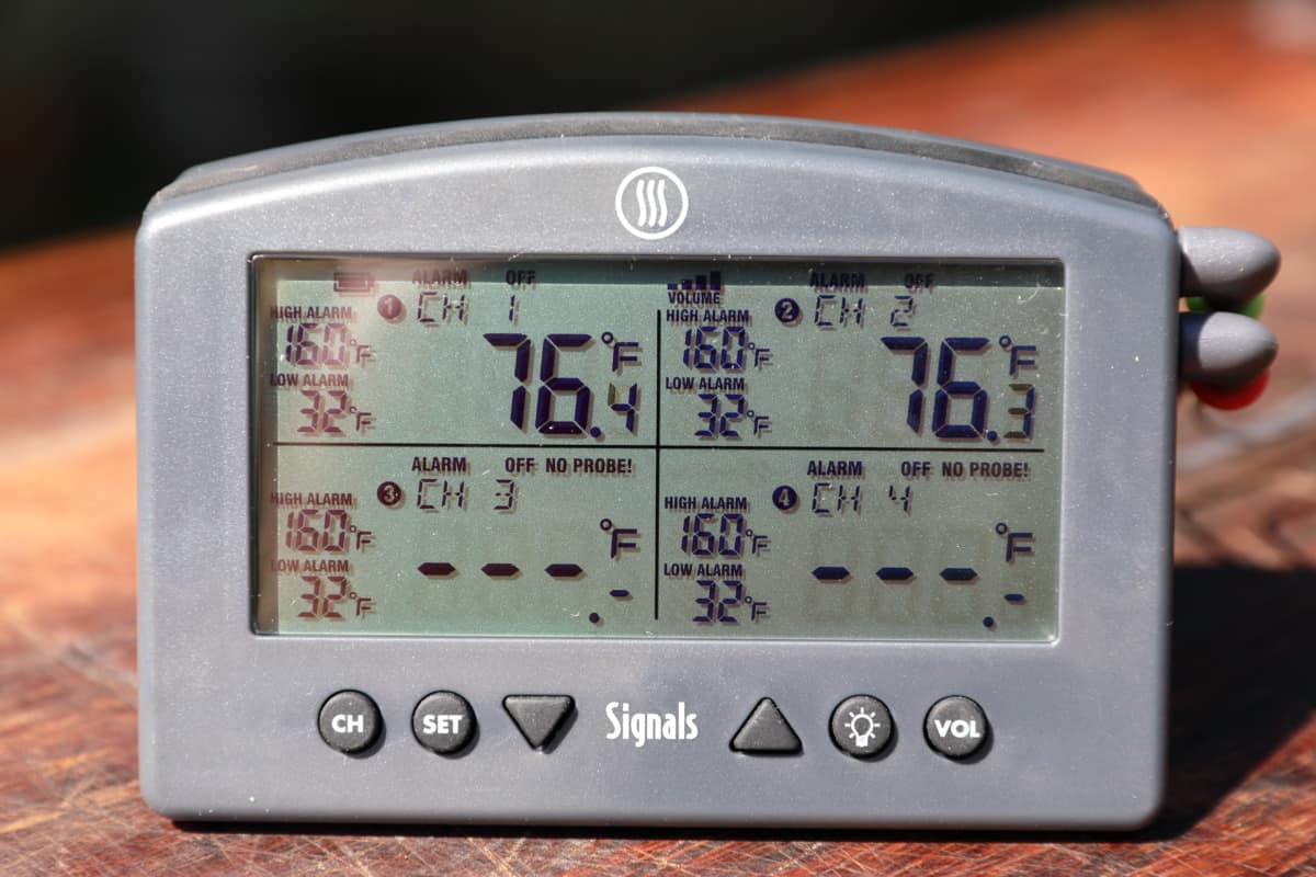 Close up of the Thermoworks Signals scr.