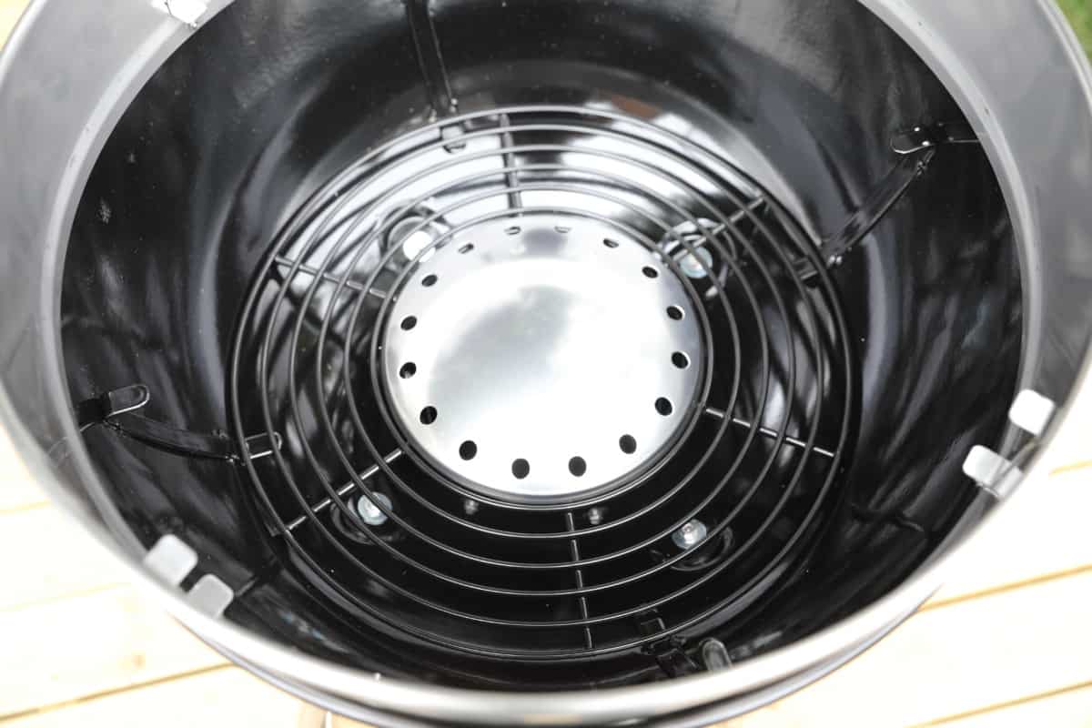 Close up of the Napoleon PRO22K-LEG-2 heat diffuser inside the bowl