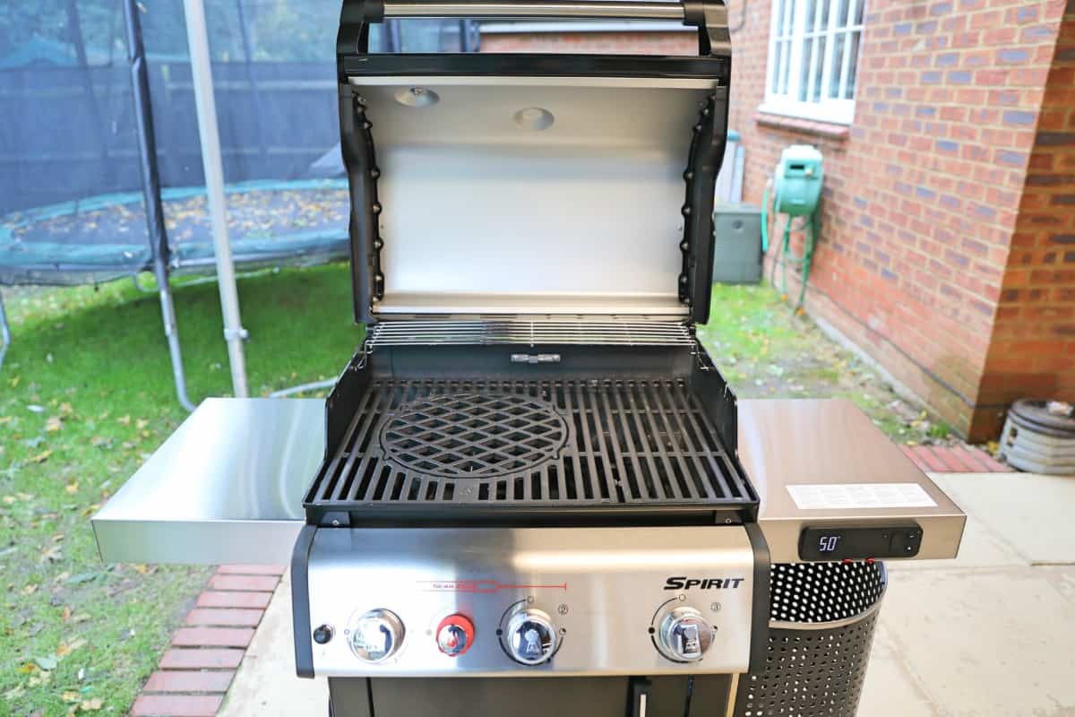 Weber Spirit EPX-325S with lid open showing internal grates.