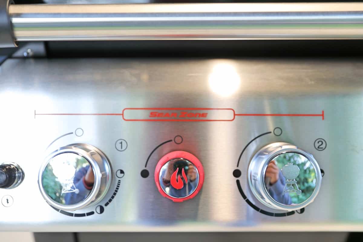 Close up of the Weber Spirit EPX-325S searing burner control knob