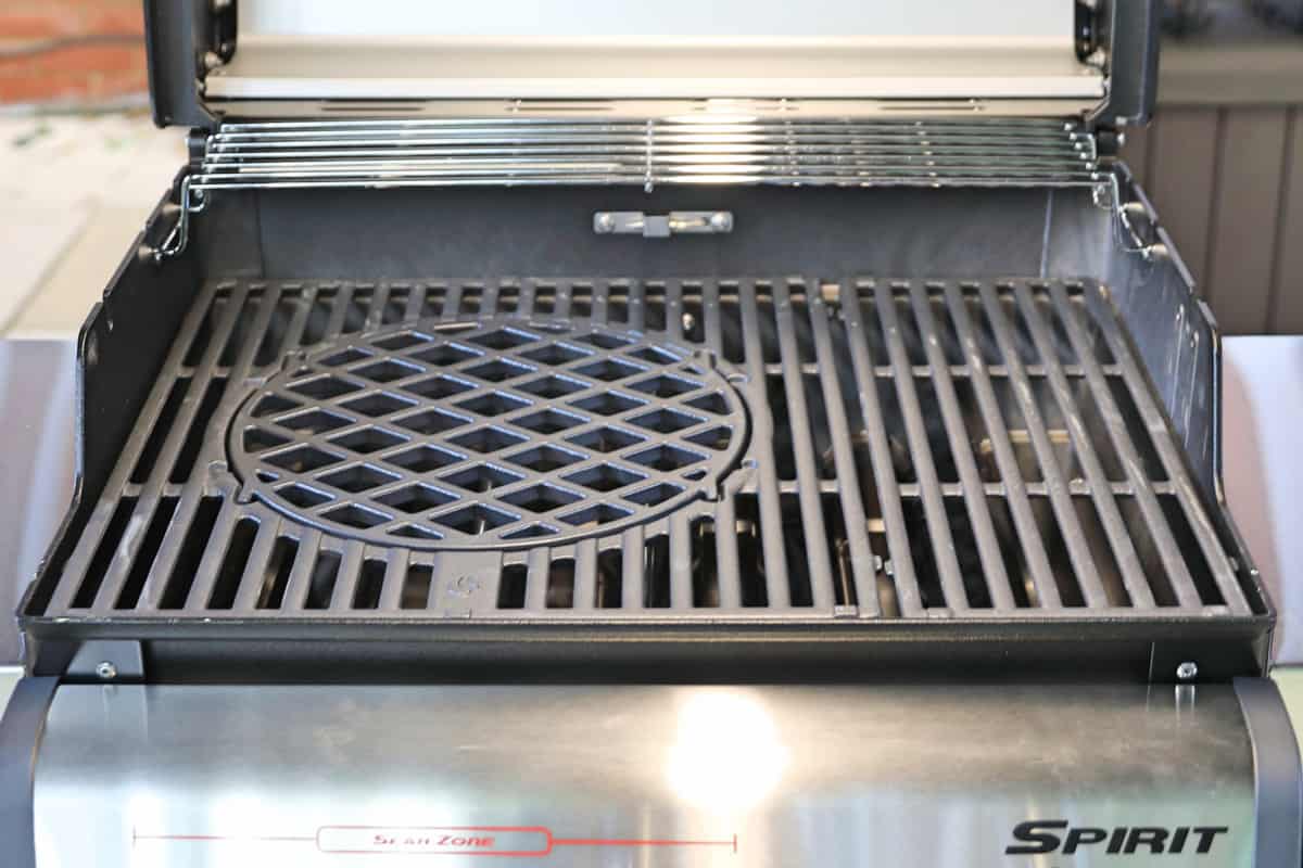 Close up of the Weber Spirit EPX-325S GBS grates