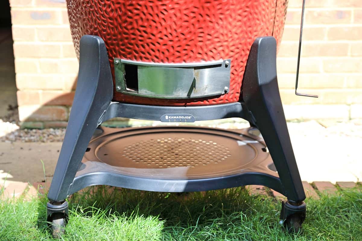 Kamado Joe Big Joe III cart close up