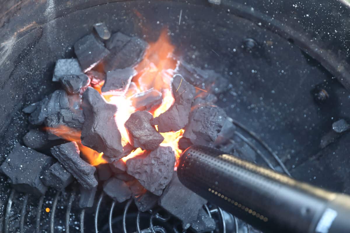 Looft Air Lighter X lighting charcoal in a kettle grill.
