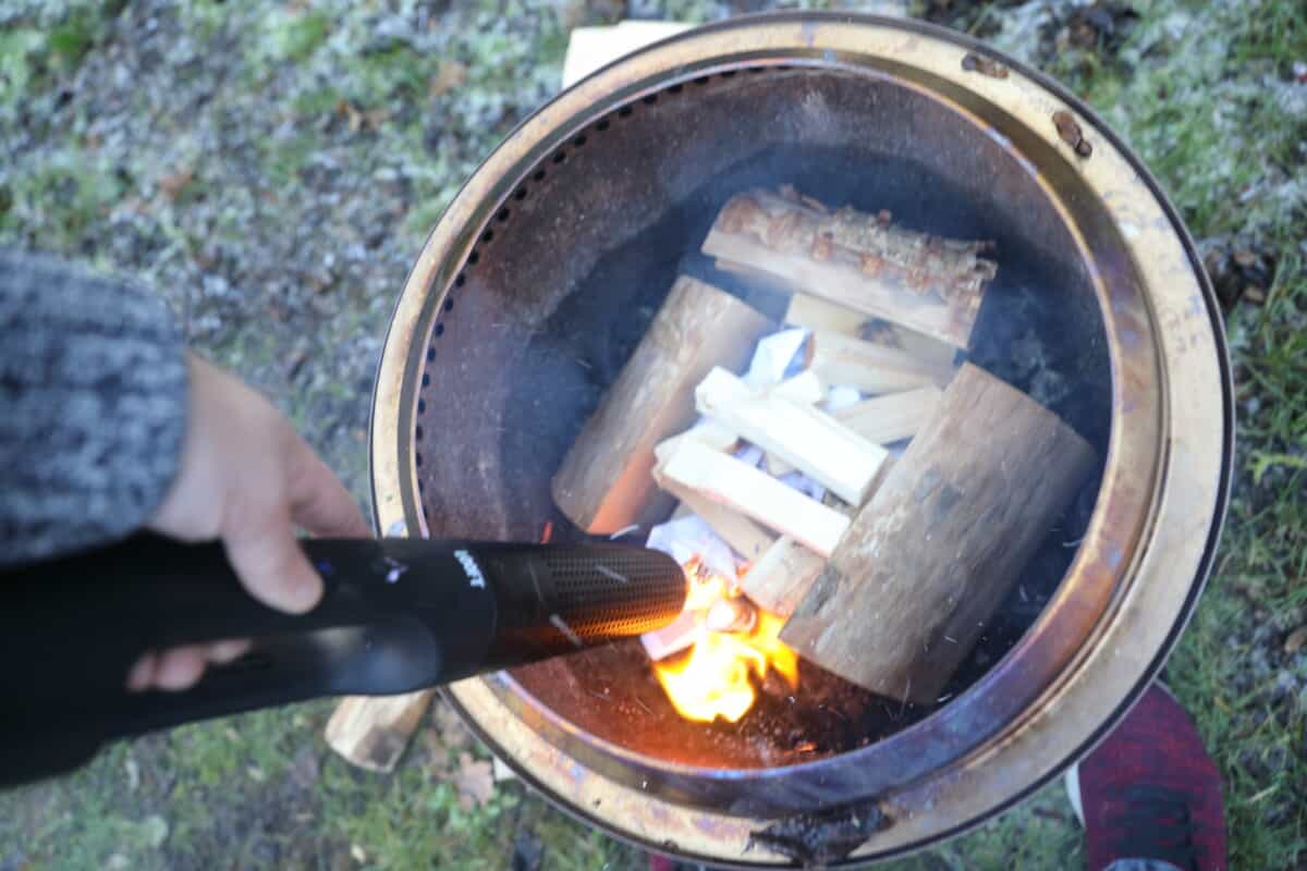 Using the Looft Air Lighter X to light a wood fire.