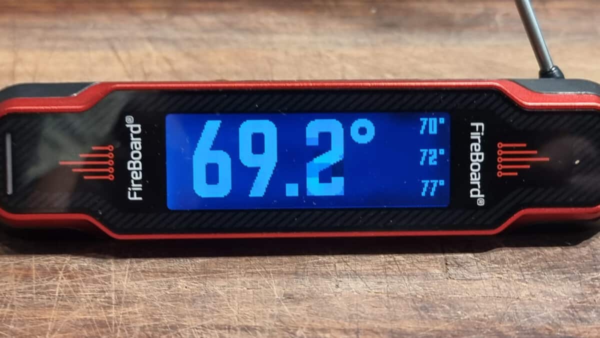 Fireboard Spark showing current temperature, and three snapshot temperatures.